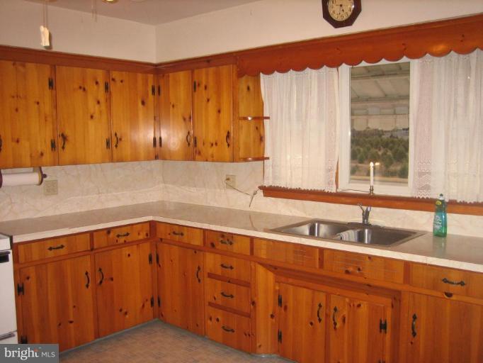 3419 Harney Road Taneytown, MD 21787 - Photo 3 of 15 Kitchen