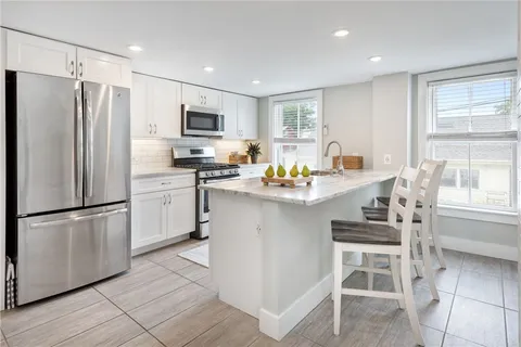 $4,950 | 43 Farewell Street, Unit 2, Newport, RI 02840