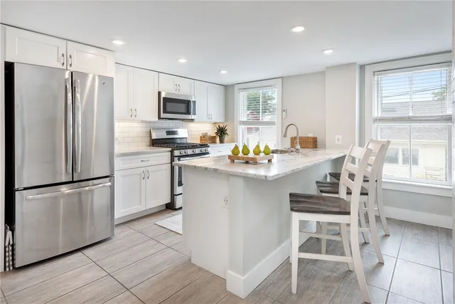 $4,950 | 43 Farewell Street, Unit 2, Newport, RI 02840