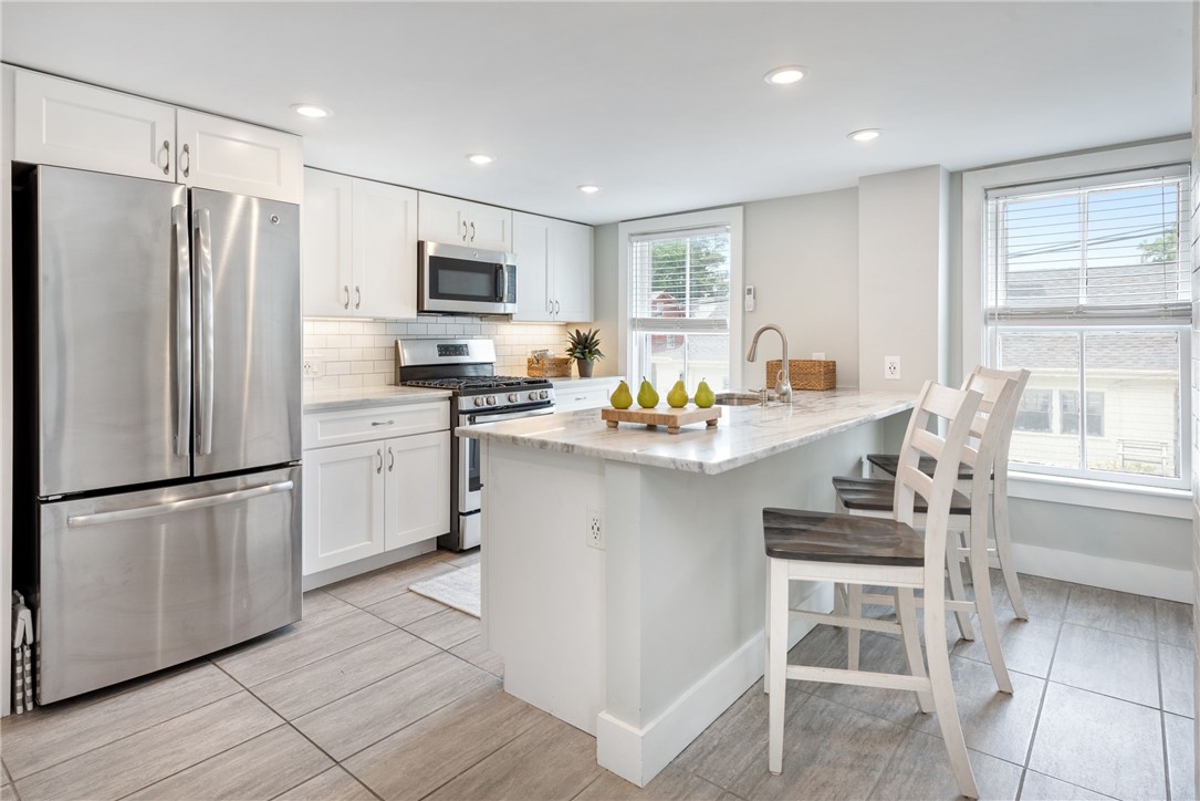 43 Farewell Street, Unit 2 Newport, RI 02840 - Photo 16 of 48 Eat at Island