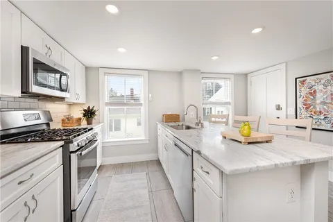 $4,950 | 43 Farewell Street, Unit 2, Newport, RI 02840