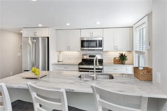 $4,950 | 43 Farewell Street, Unit 2, Newport, RI 02840