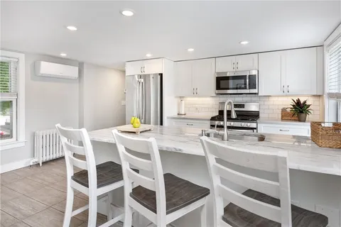 $4,950 | 43 Farewell Street, Unit 2, Newport, RI 02840