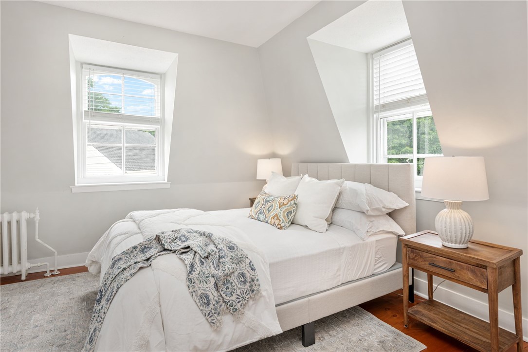 43 Farewell Street, Unit 2 Newport, RI 02840 - Photo 27 of 48 1 of 4 Bedrooms- queen bed-