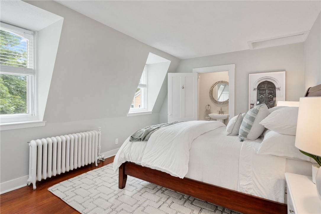 43 Farewell Street, Unit 2 Newport, RI 02840 - Photo 33 of 48 2 of 4- bedrooms -queen