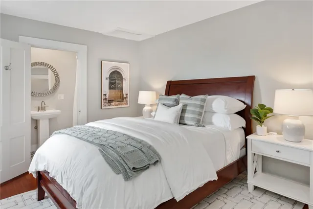 $4,950 | 43 Farewell Street, Unit 2, Newport, RI 02840