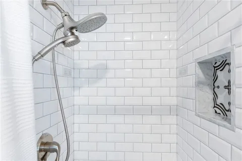 $4,950 | 43 Farewell Street, Unit 2, Newport, RI 02840