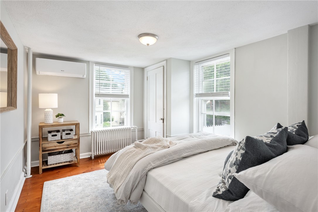 43 Farewell Street, Unit 2 Newport, RI 02840 - Photo 38 of 48 3 of 4 bedrooms- queen