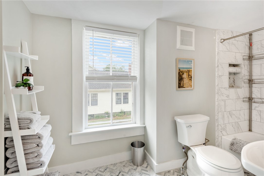 43 Farewell Street, Unit 2 Newport, RI 02840 - Photo 40 of 48 3 of 3 full bathrooms