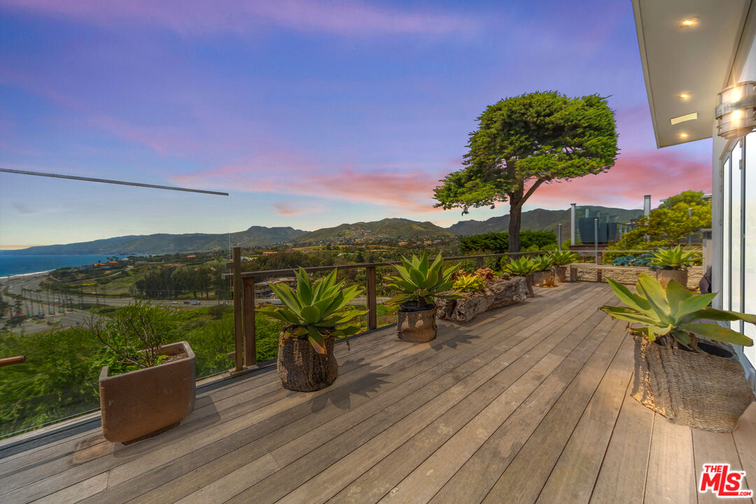 29500 Heathercliff Road, Unit 184 Malibu, CA 90265 - Photo 11 of 46 a view of a terrace with sitting area