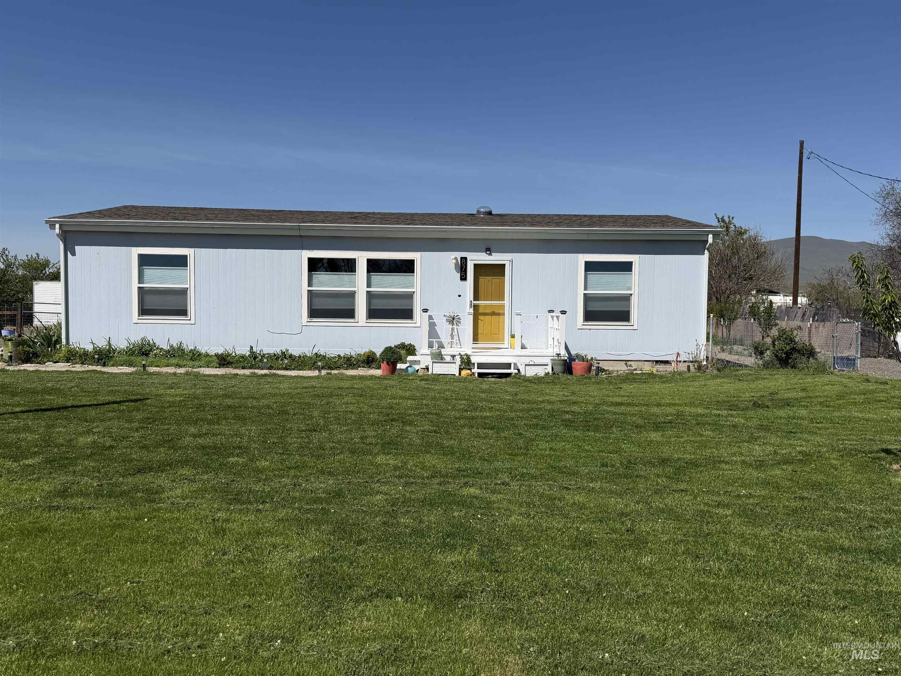 875 Eaton Road Weiser, ID 83672 - Photo 2 of 30 Spacious front yard featuring a manicured lawn