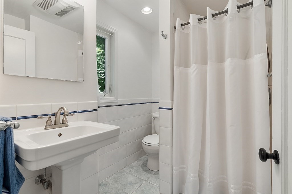 64 Canterbury Road Lynnfield, MA 01940 - Photo 17 of 41 Gallery Image 17