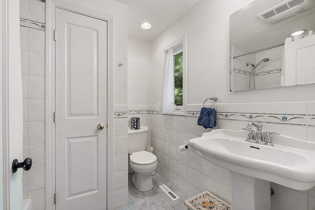 64 Canterbury Road Lynnfield, MA 01940 - Photo 19 of 41 Gallery Image 19