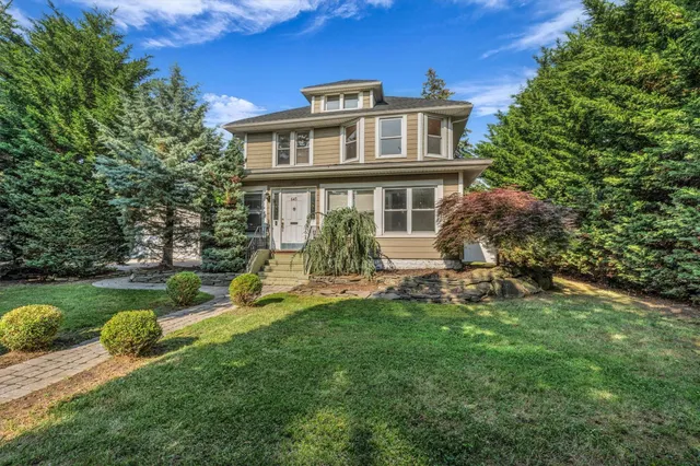 $750,000 | 643 Deer Park Avenue, Babylon, NY 11702