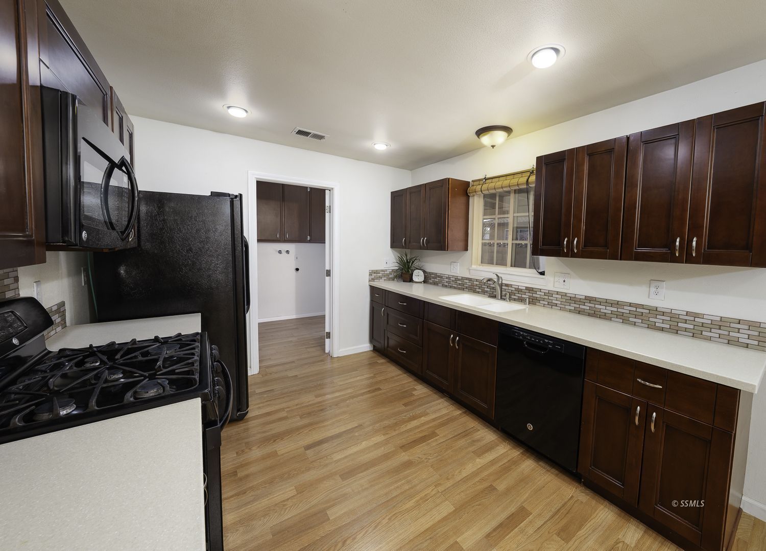 705 West Graaf Avenue Ridgecrest, CA 93555 - Photo 8 of 24