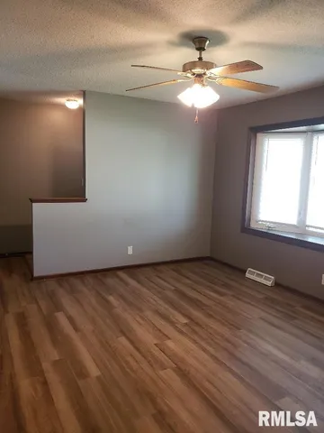 $1,795 | 4811 Candlelight Drive, Davenport, IA 52806