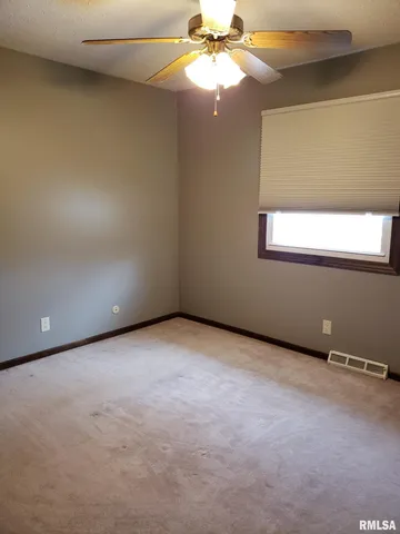 $1,795 | 4811 Candlelight Drive, Davenport, IA 52806