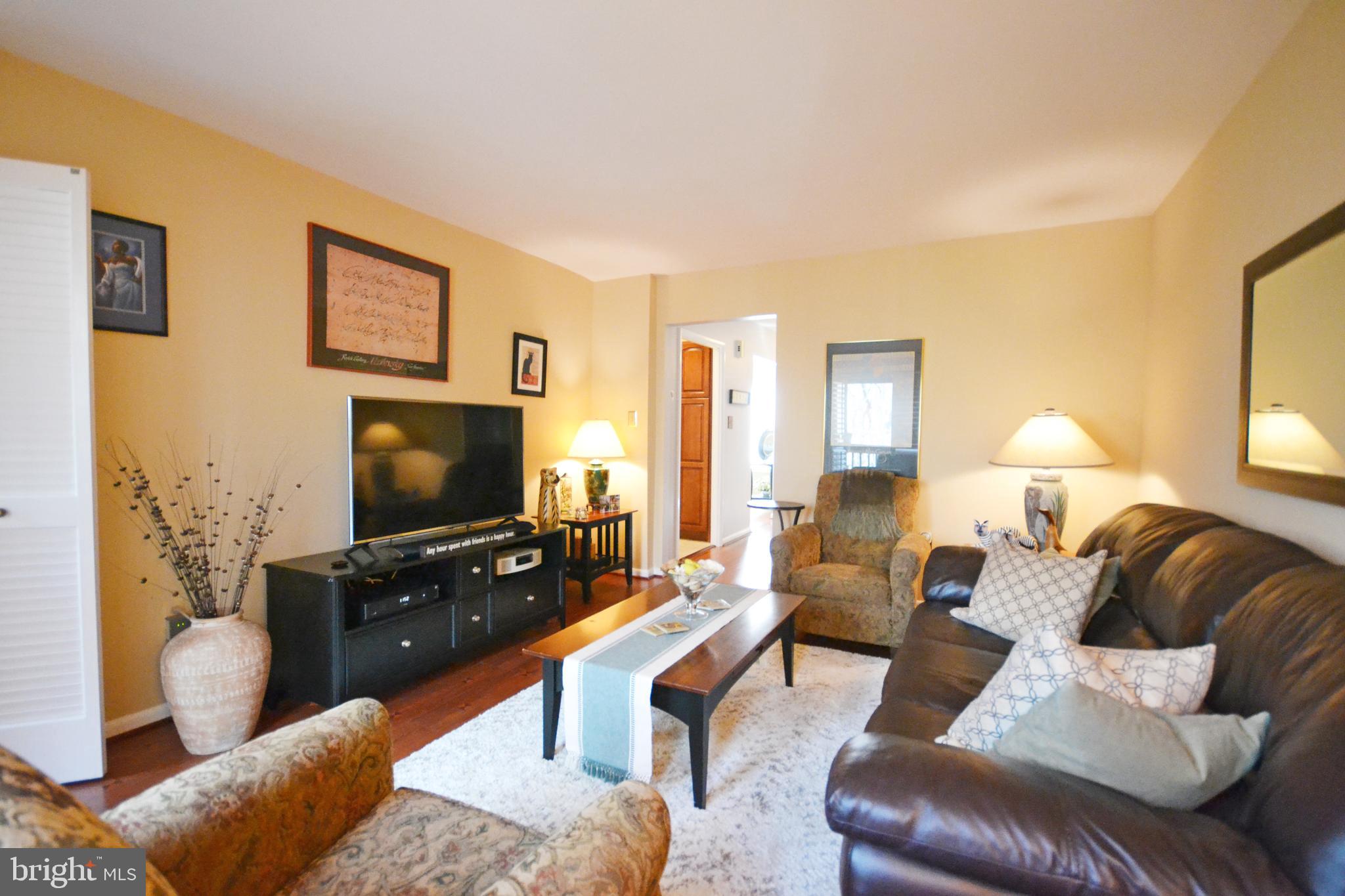 2046 Swans Neck Way Reston, VA 20191 - Photo 5 of 30 Living room