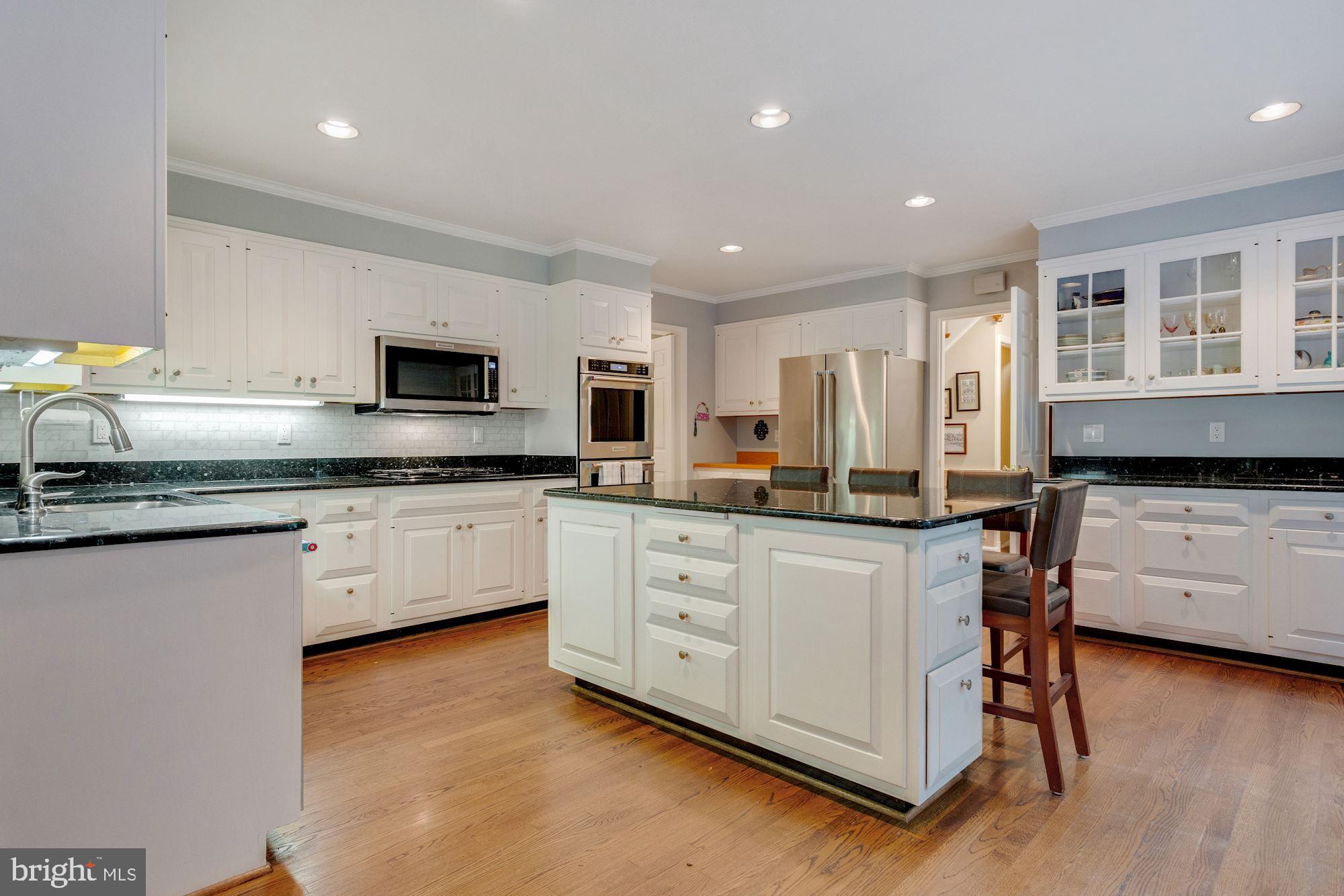 9820 Spring Ridge Lane Vienna, VA 22182 - Photo 8 of 50 Gallery Image 8