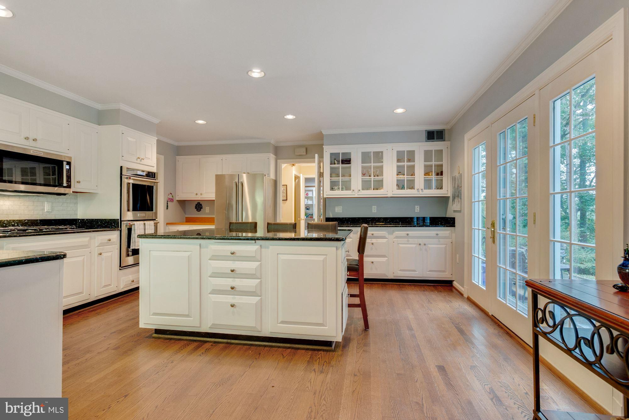 9820 Spring Ridge Lane Vienna, VA 22182 - Photo 10 of 50 Gallery Image 10