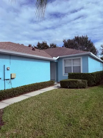 a view of a house with a yard