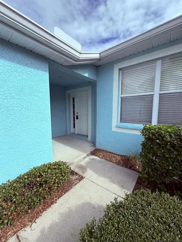 a view of an entrance of the house