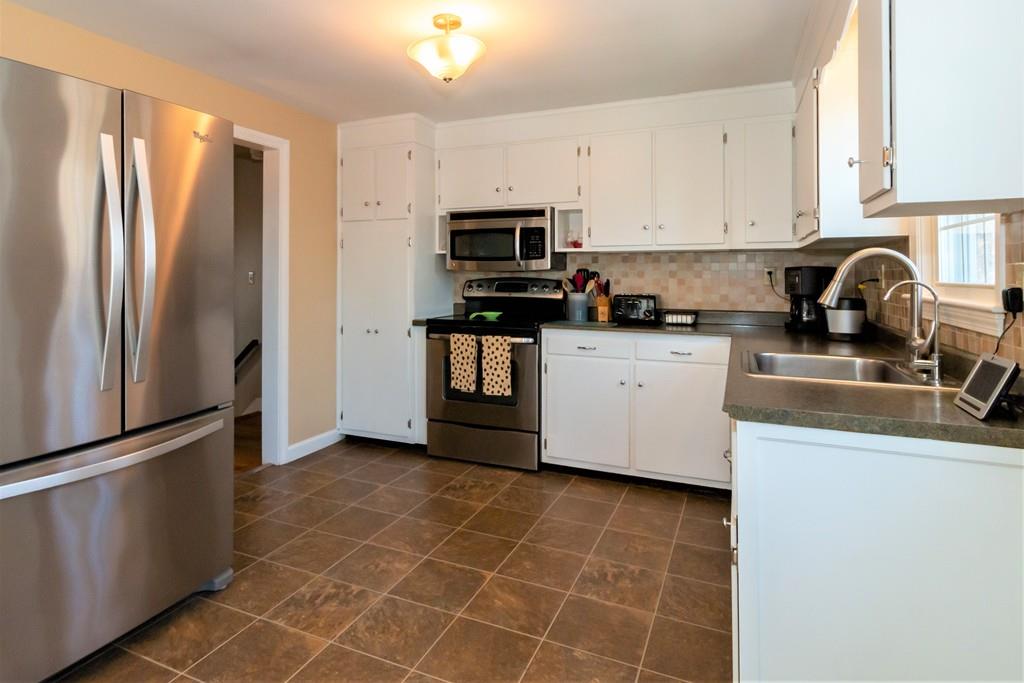 6 Patton Road Salem, MA 01970 - Photo 4 of 37