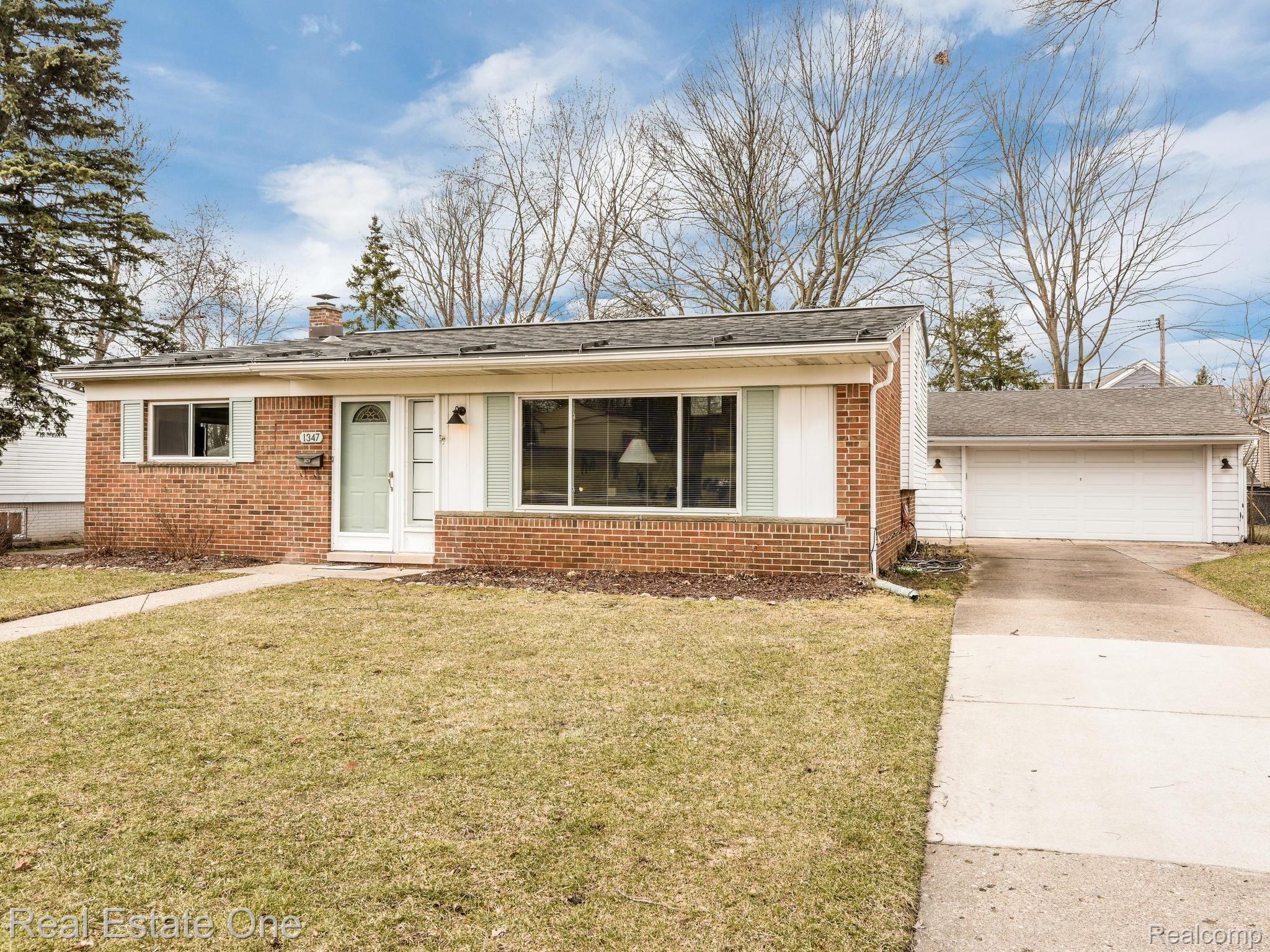 1347 Oak Street Rochester, MI 48307 - Photo 1 of 30 1347 Oak St Rochester MI 48307-025-024-1347 North Oak Street-MLS_Size.jpg