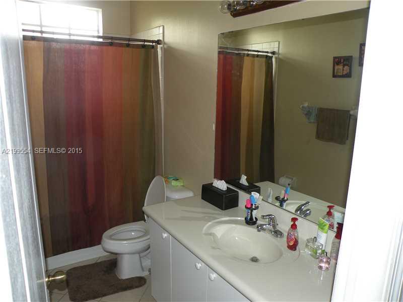 823 Southwest 154th Path Miami, FL 33194 - Photo 13 of 29 Bathroom