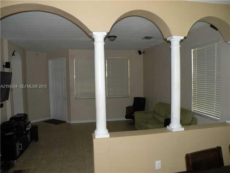 823 Southwest 154th Path Miami, FL 33194 - Photo 4 of 29 Den/Family/Great Room