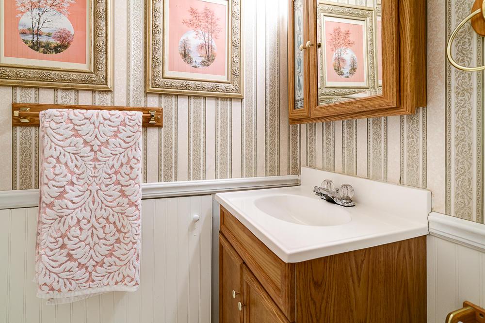 1904 Fairhaven Road Columbus, OH 43229 - Photo 18 of 35 Gallery Image 18
