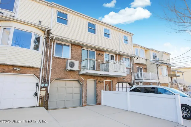 $800,000 | 22 Oakville Street | Willowbrook