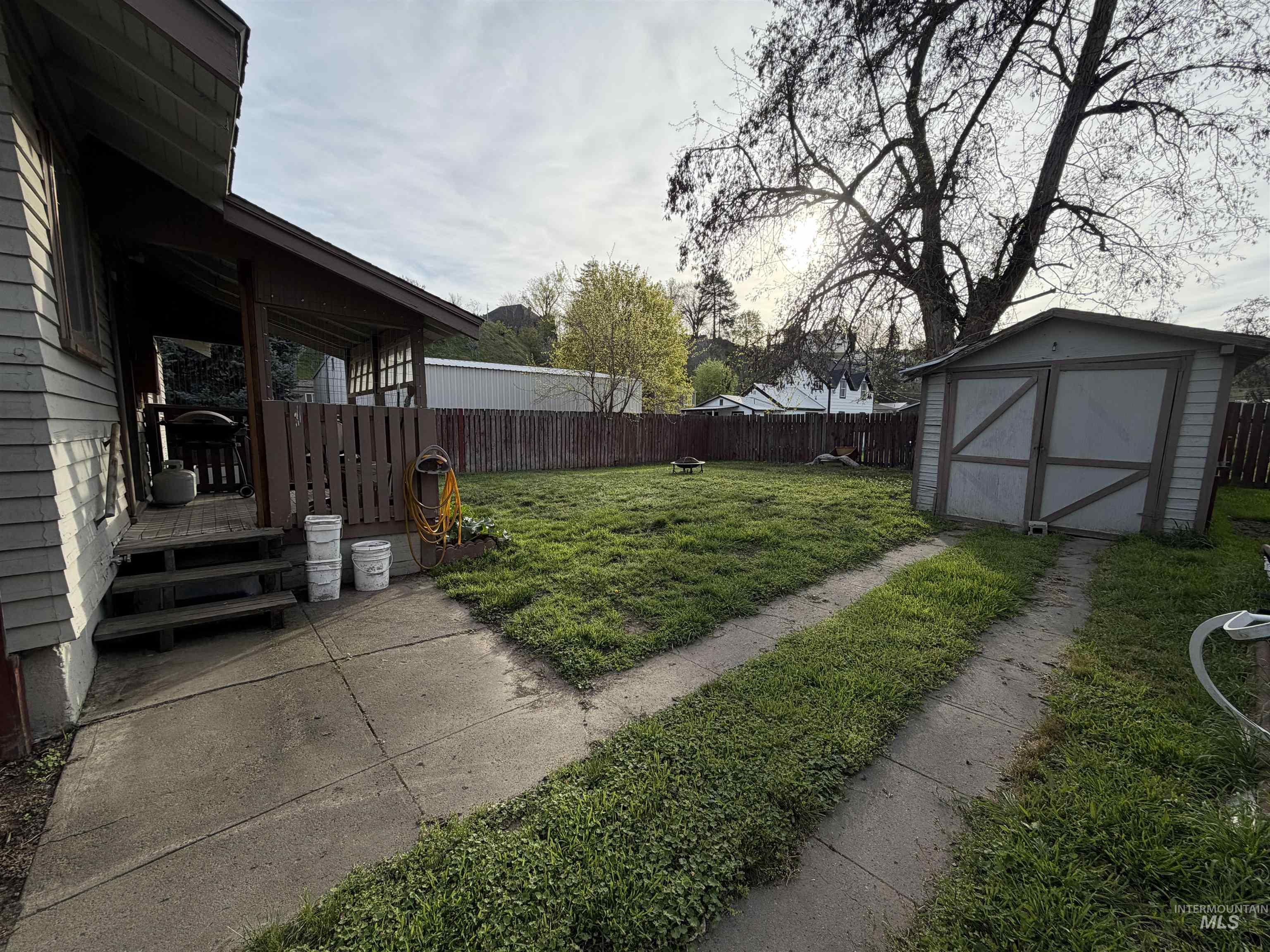 410 12th Street Lewiston, ID 83501 - Photo 32 of 38 Fenced backyard featuring a shed and a patio