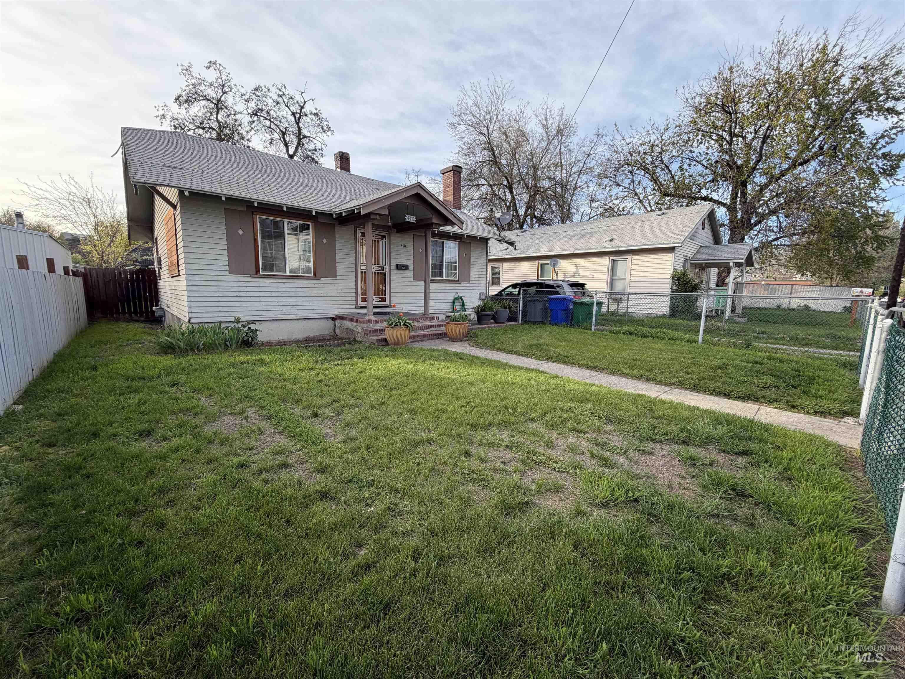 410 12th Street Lewiston, ID 83501 - Photo 5 of 38 Bungalow-style house featuring a chimney