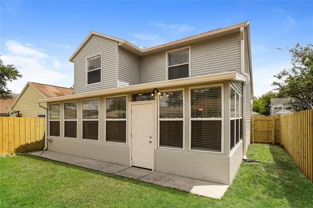 a view of front a house with a yard