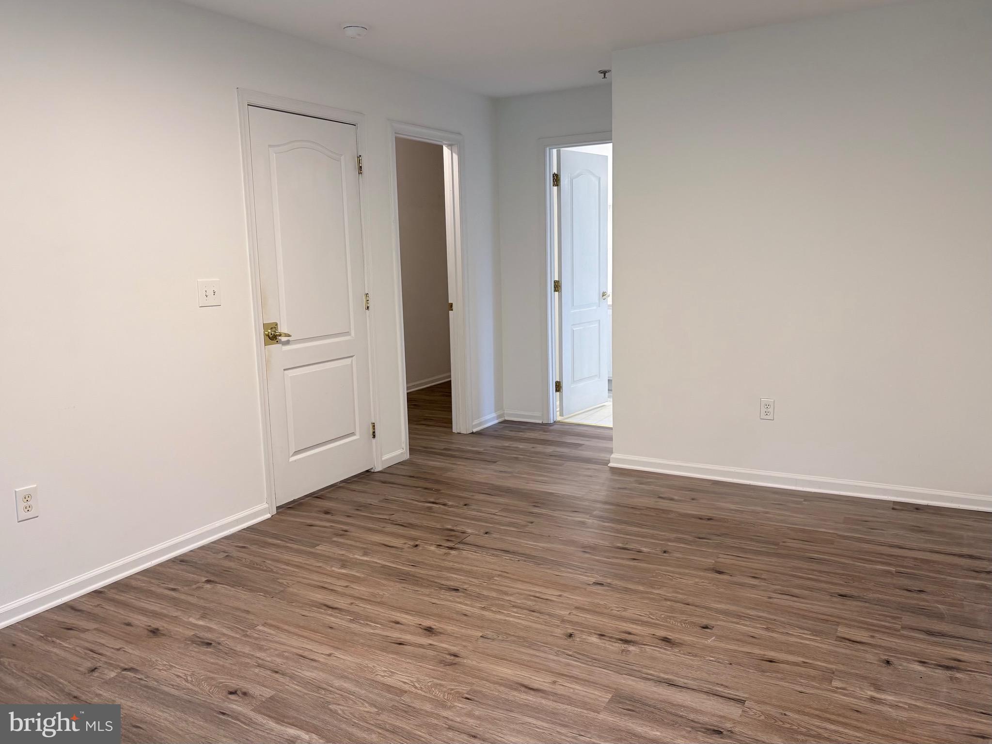 135 Natalie Road Delran, NJ 08075 - Photo 20 of 24 Main Bed w/Walk-in Closet, Linen & Private Bath