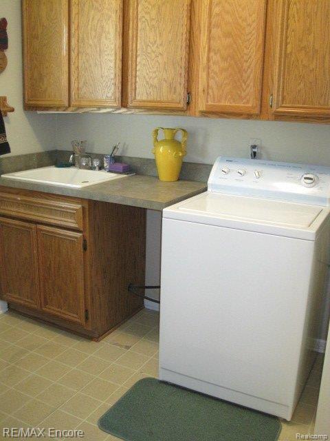 828 Snowmass Drive Rochester, MI 48309 - Photo 17 of 24 Laundry Room