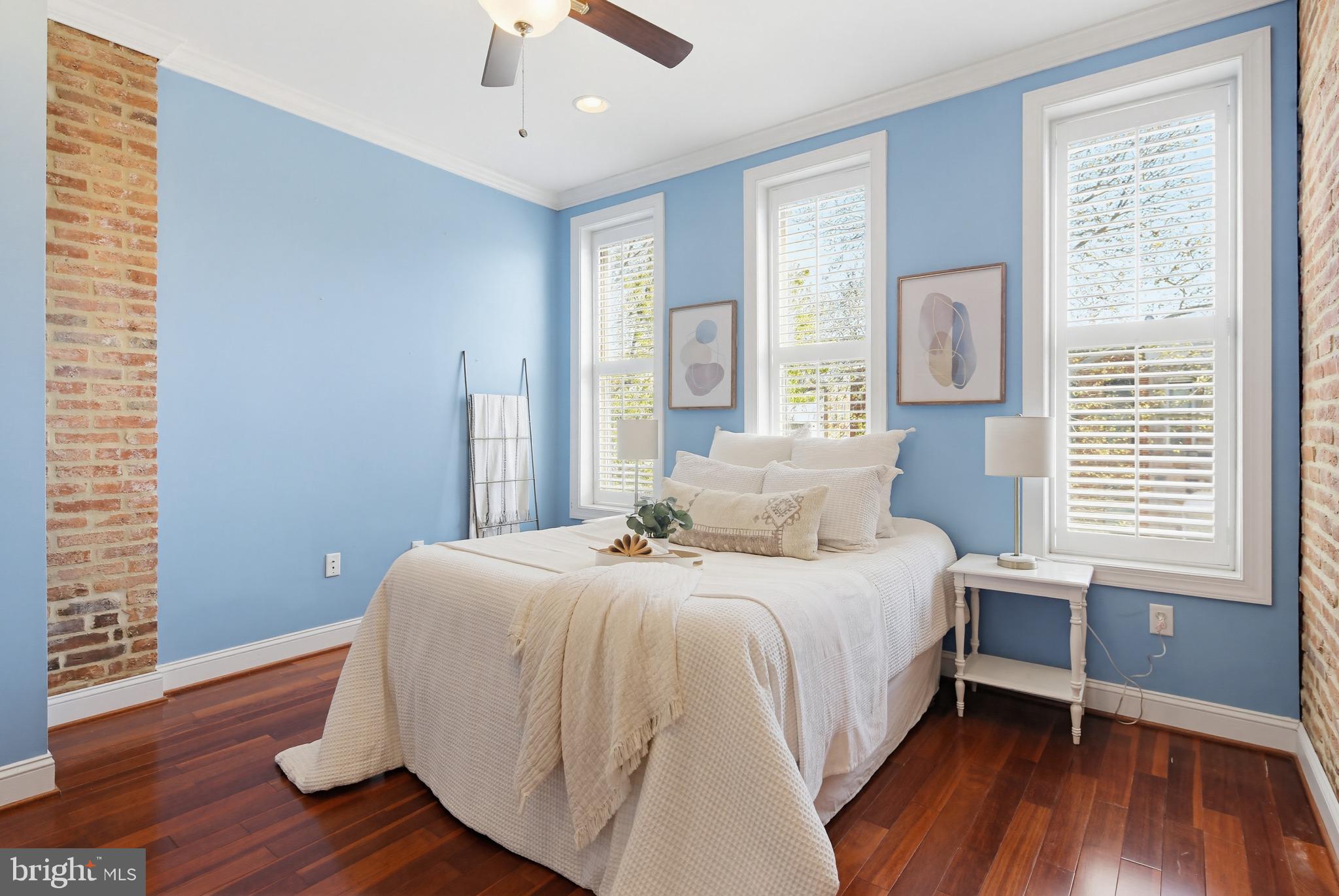 122 West Clement Street Baltimore, MD 21230 - Photo 14 of 40 a bedroom with a bed and a window