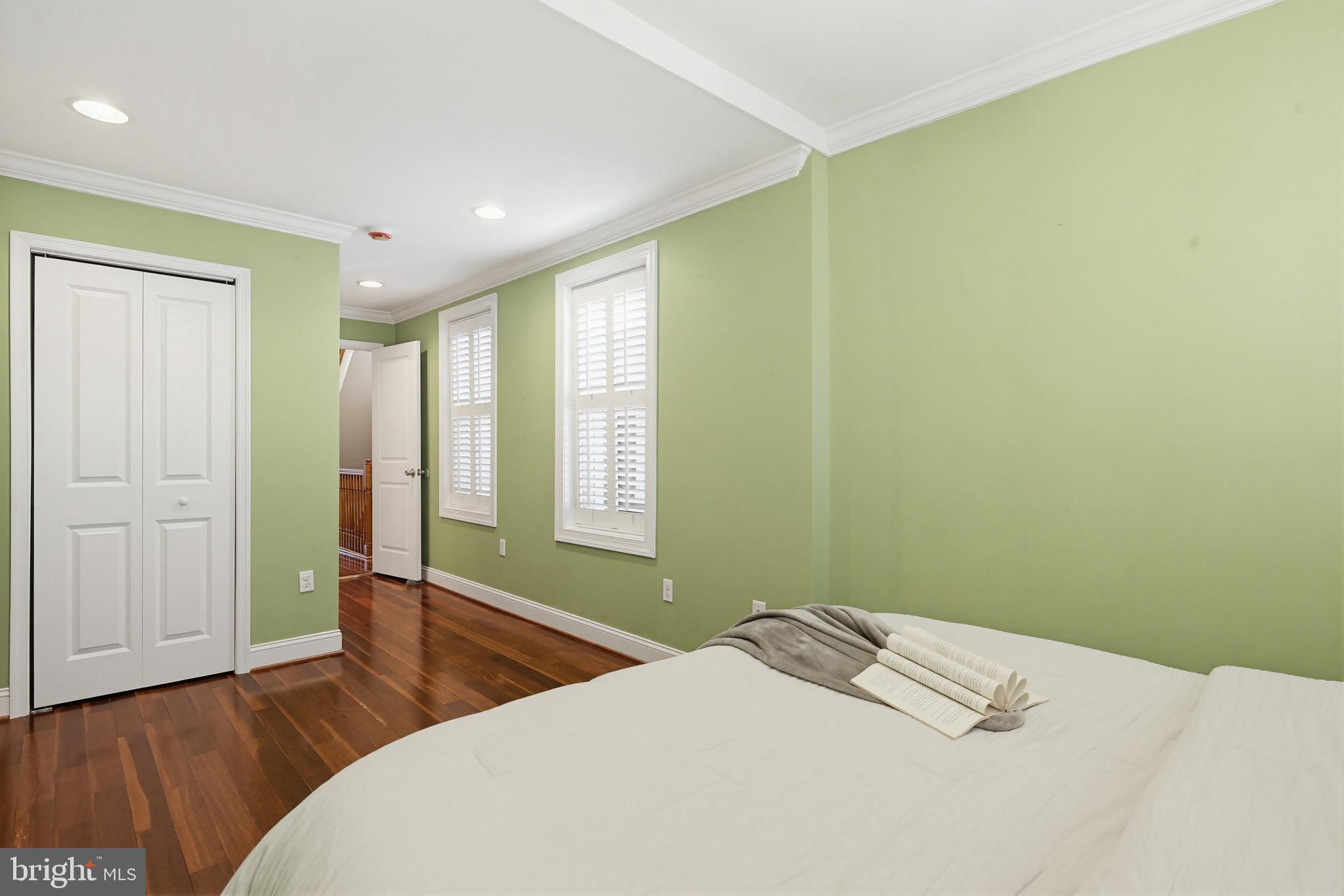 122 West Clement Street Baltimore, MD 21230 - Photo 20 of 40 a bedroom with a bed and a window with wooden floor