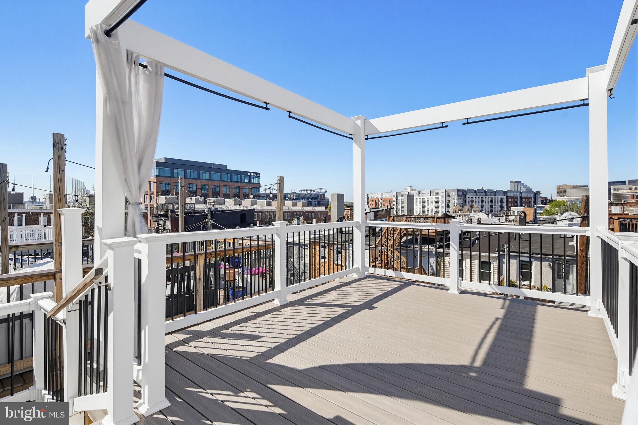 122 West Clement Street Baltimore, MD 21230 - Photo 25 of 40 a balcony with city view