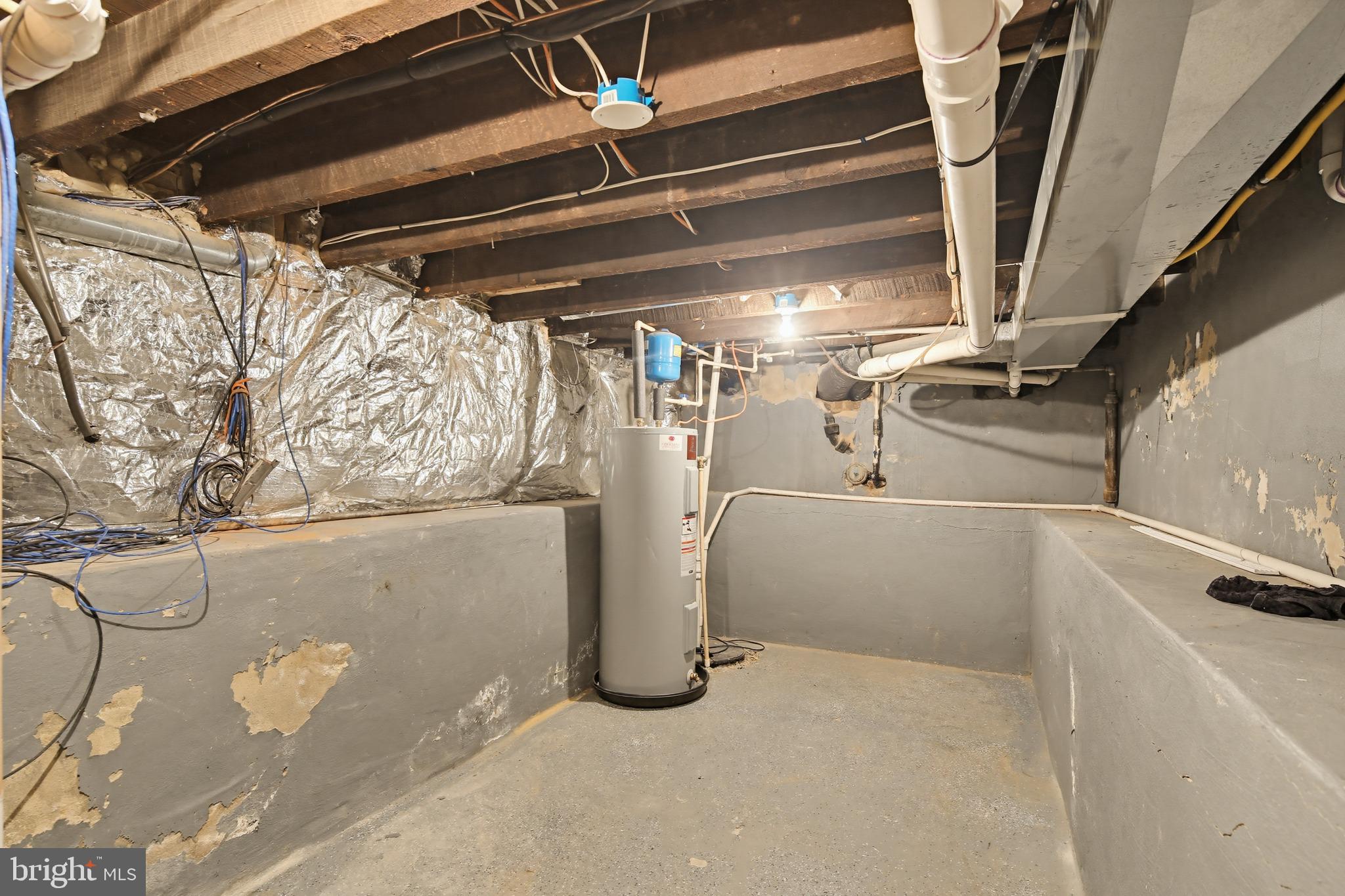 122 West Clement Street Baltimore, MD 21230 - Photo 27 of 40 a view of a garage