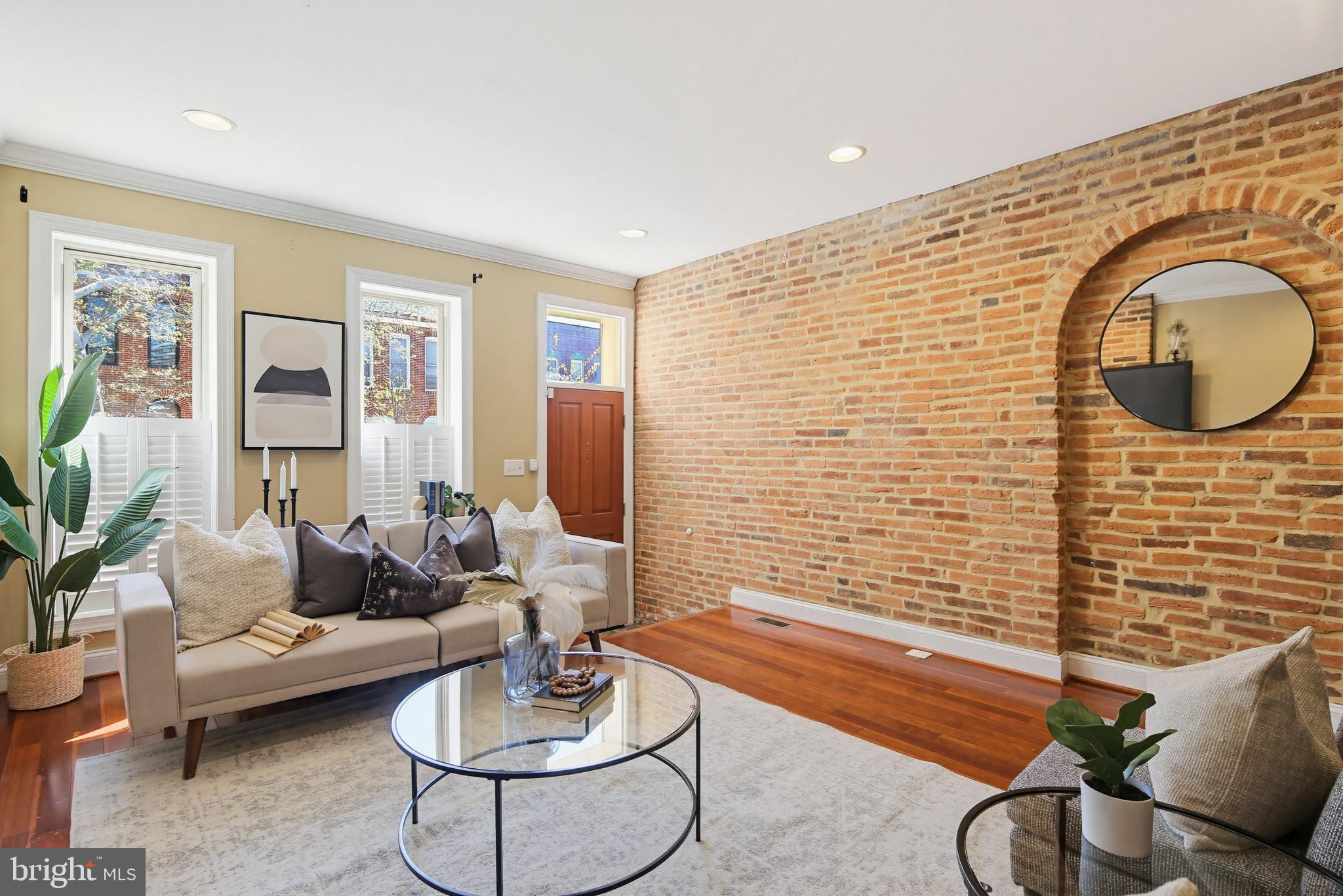 122 West Clement Street Baltimore, MD 21230 - Photo 3 of 40 a living room with furniture and a potted plant