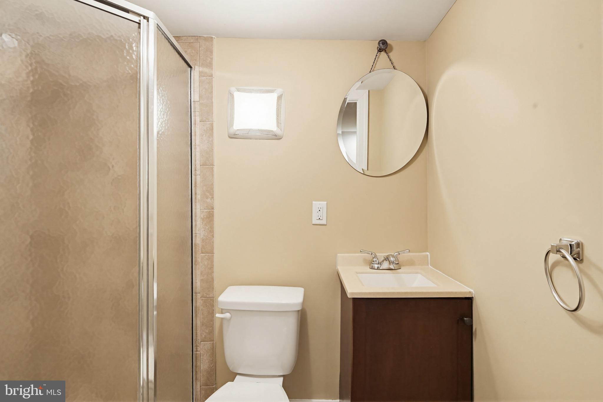 122 West Clement Street Baltimore, MD 21230 - Photo 31 of 40 a bathroom with a toilet sink and mirror