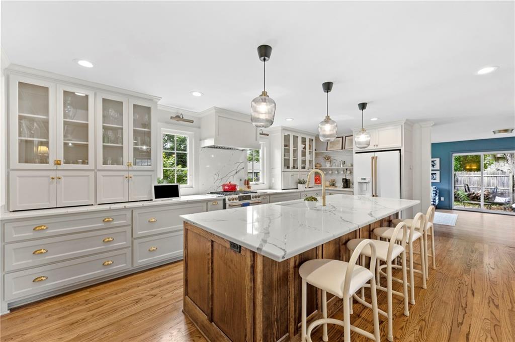9718 Belinder Road Leawood, KS 66206 - Photo 5 of 23