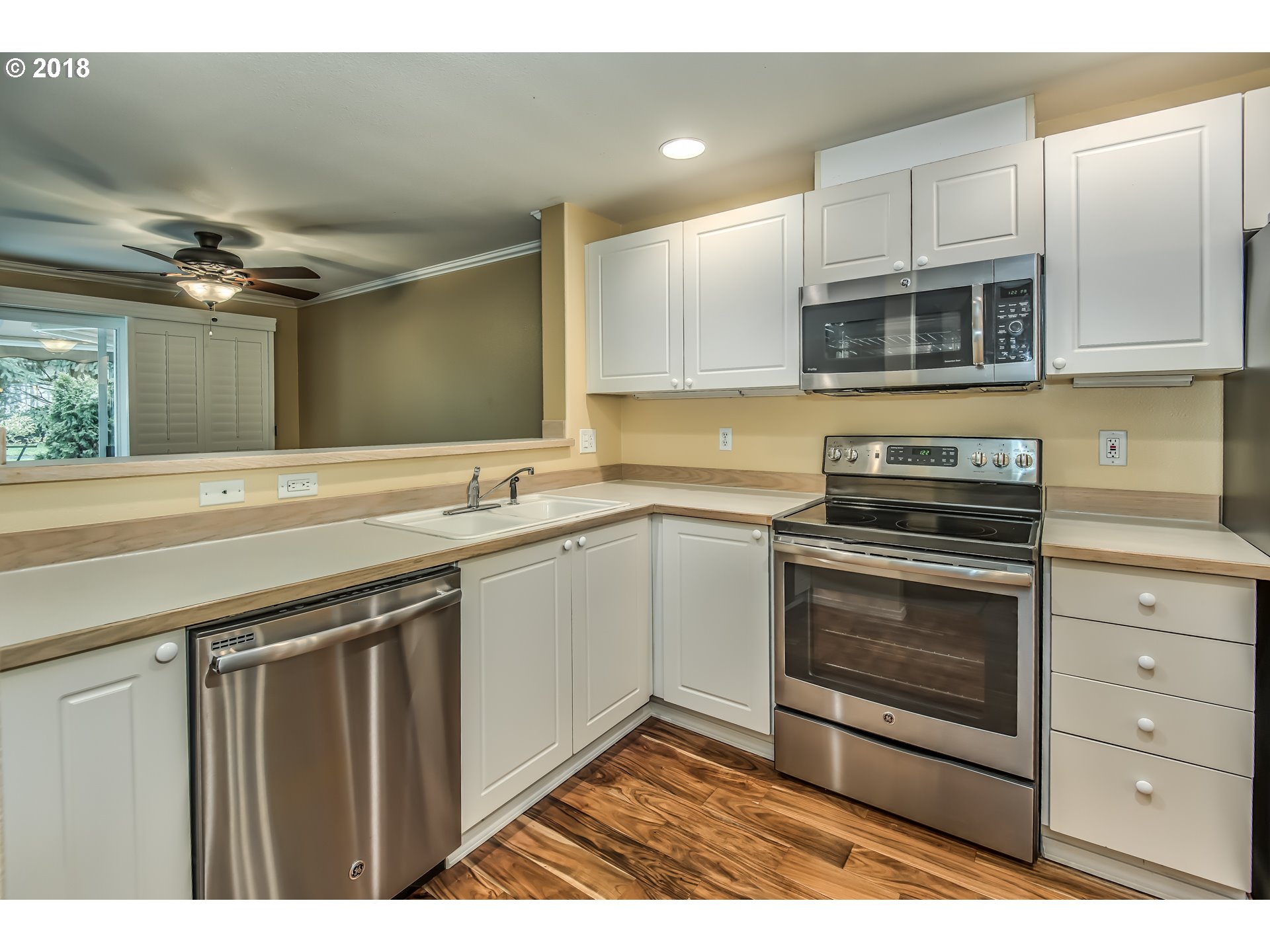 14255 Southwest Barrows Road Beaverton, OR 97007 - Photo 8 of 31 Kitchen
