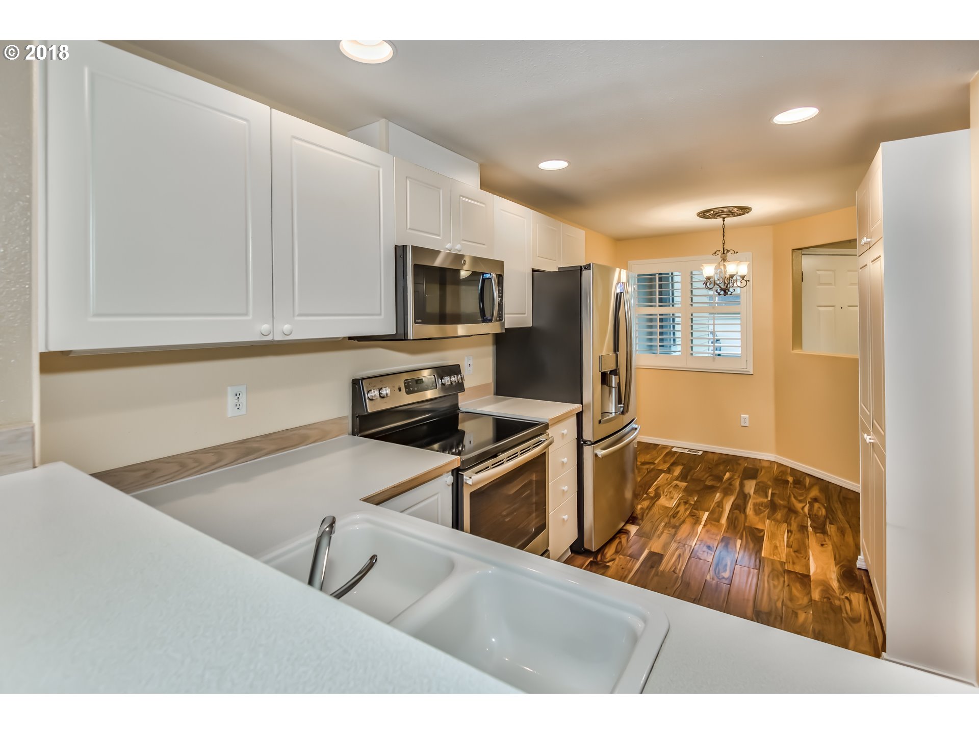 14255 Southwest Barrows Road Beaverton, OR 97007 - Photo 9 of 31 Kitchen