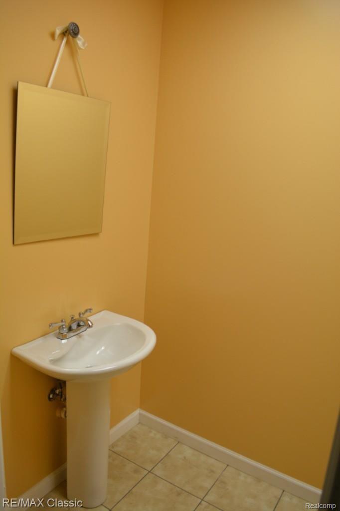 2821 Potter Road Wixom, MI 48393 - Photo 29 of 41 Lav Lower Levle.jpg
