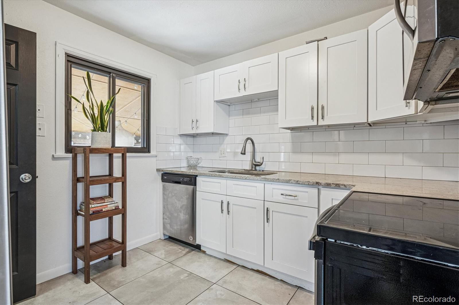 2325 Ironton Street Aurora, CO 80010 - Photo 8 of 26