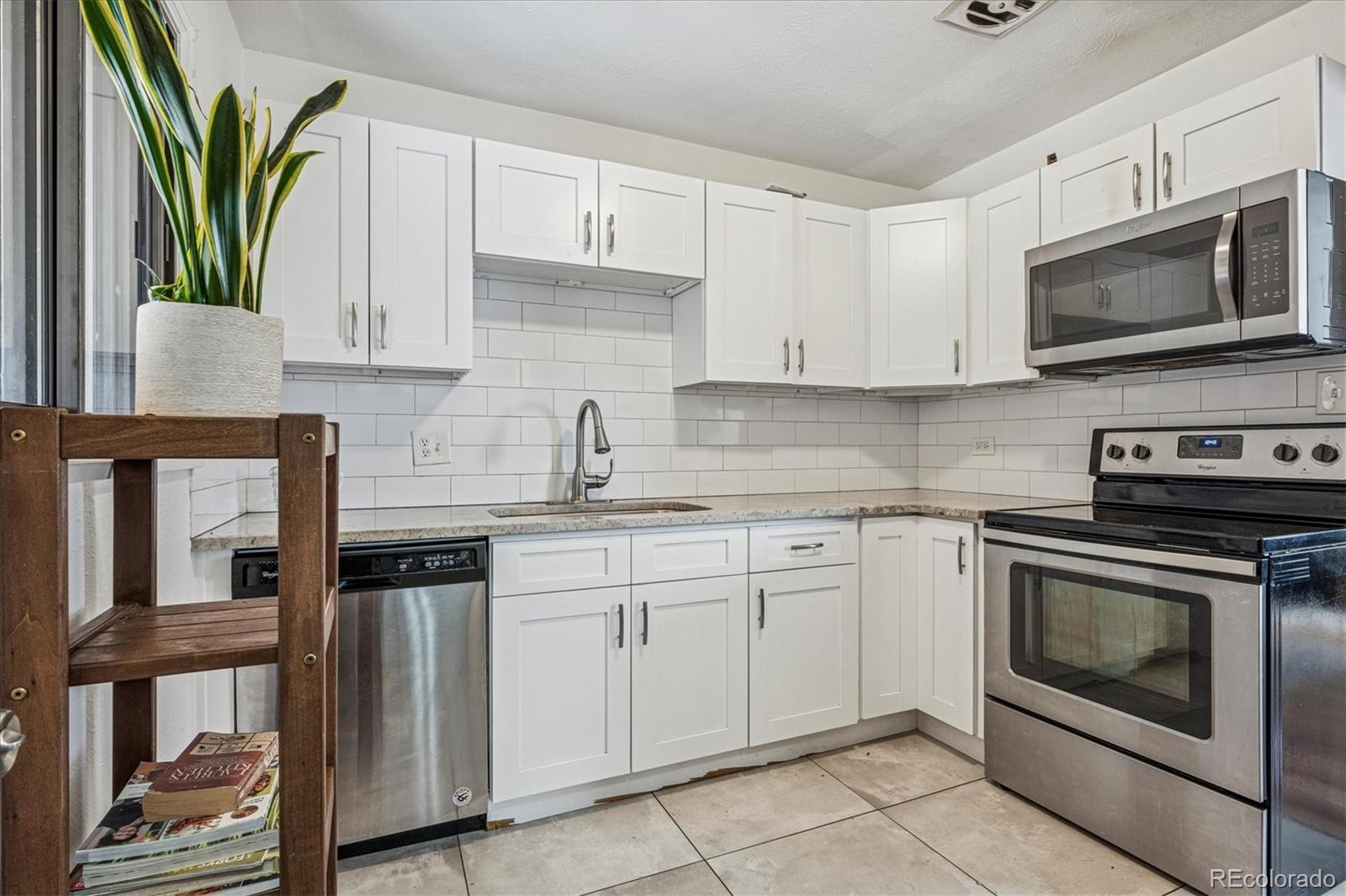 2325 Ironton Street Aurora, CO 80010 - Photo 9 of 26