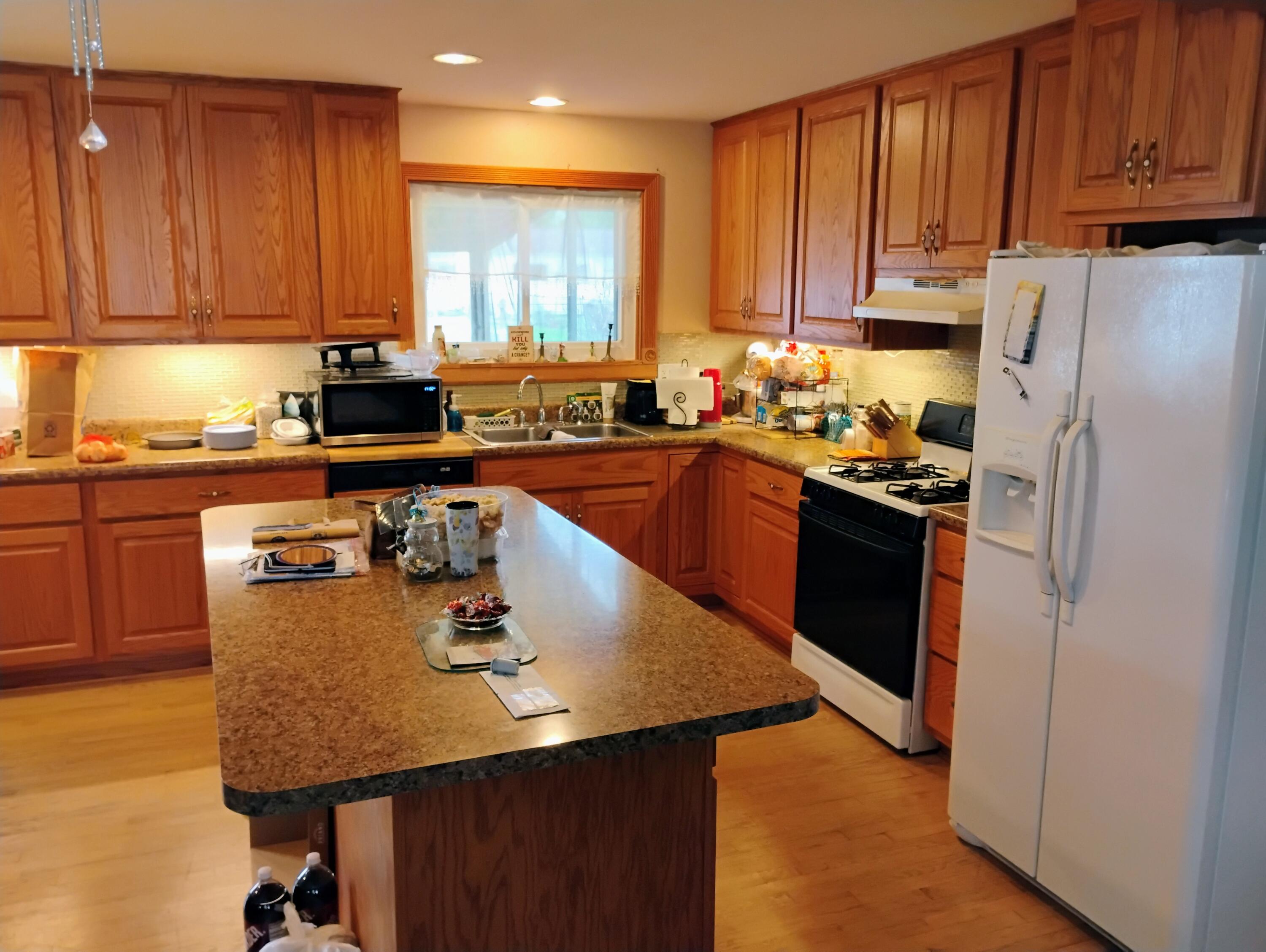 12415 Clinton River Road Sterling Heights, MI 48313 - Photo 4 of 27 12415 Clinton Kitchen.1